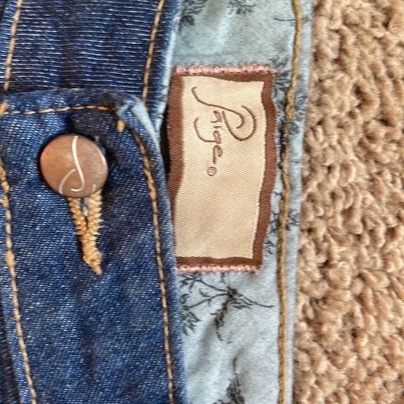 PAIGE - LIKE NEW  - Paige Denim Cut Off Jeans - SZ 31 - Picture 2 of 6